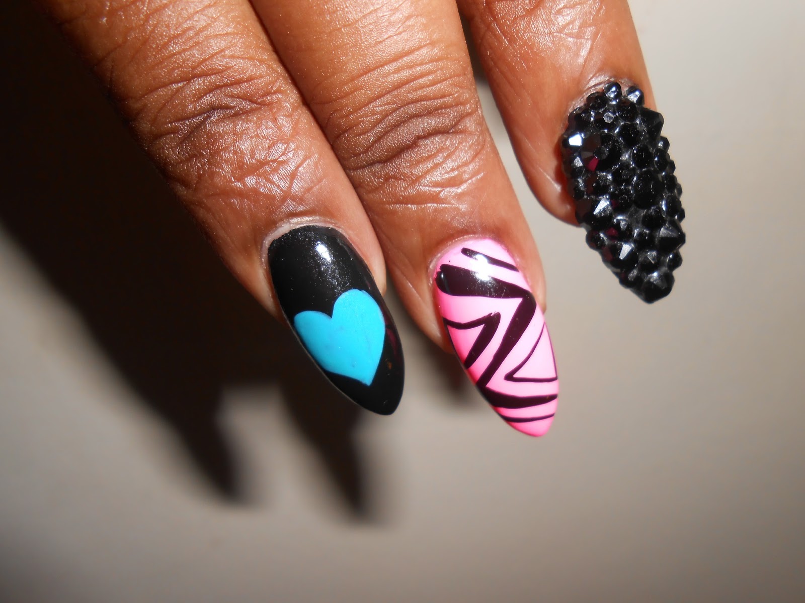 Queenie Keisha: Stiletto Nails!!!